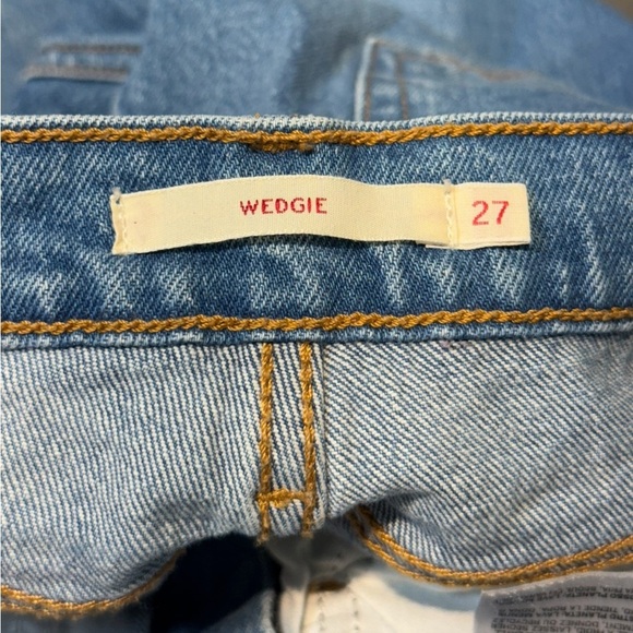 Levi's Wedgie Fit Straight Leg Distressed Raw Hem Jeans - Picture 10 of 14